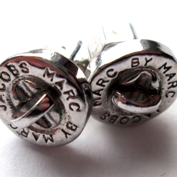 🔩 Marc by Marc Jacobs Adorable Vintage Silver Turn-Lock Turnlock Stud Earrings - Picture 1 of 11